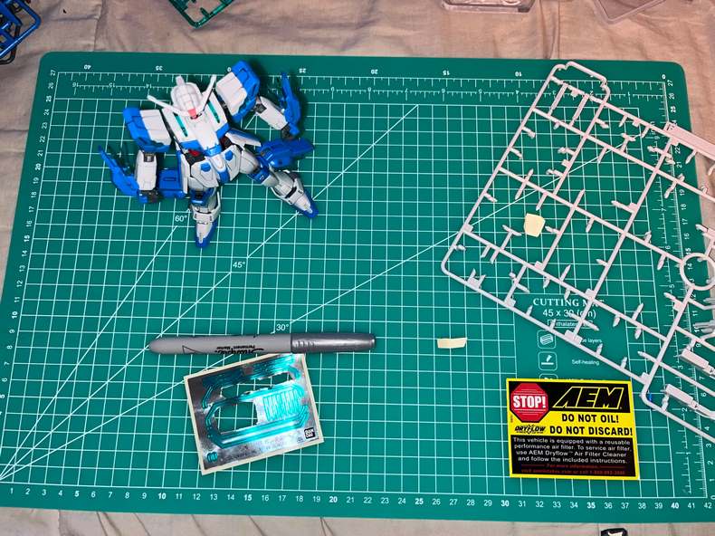 Gundam Builder dù mới hay cũ đều biết đến sự hiện diện của cutting mat