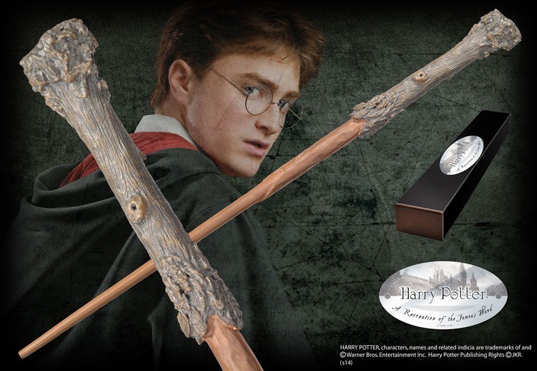 Đũa phép của Harry Potter làm bằng chất liệu gì? Vỏ gỗ nhựa ruồi và lõi đũa phép Harry Potter được làm từ lông Phượng Hoàng