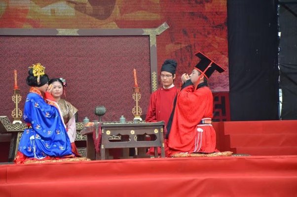một đám cưới truyền thống của người Hán ở thị trấn Xitang (西塘鎮), huyện Jiashan (嘉善縣)