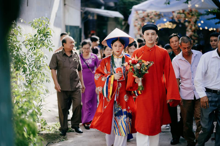 Đôi bạn trẻ diện cổ phục Việt trong đám cưới