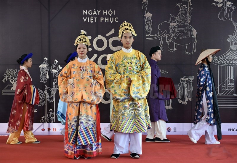 Trình diễn Đồ Việt tại ngày hội Việt phục “Tóc xanh - Vạt áo”