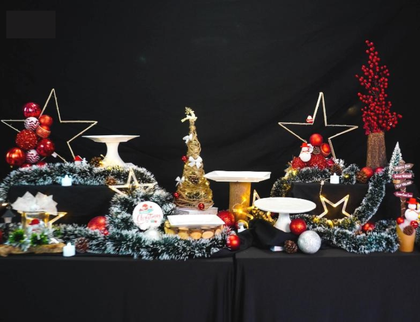 Trang trí bàn tiệc Noel với chủ đề “ngôi sao dẫn đường”