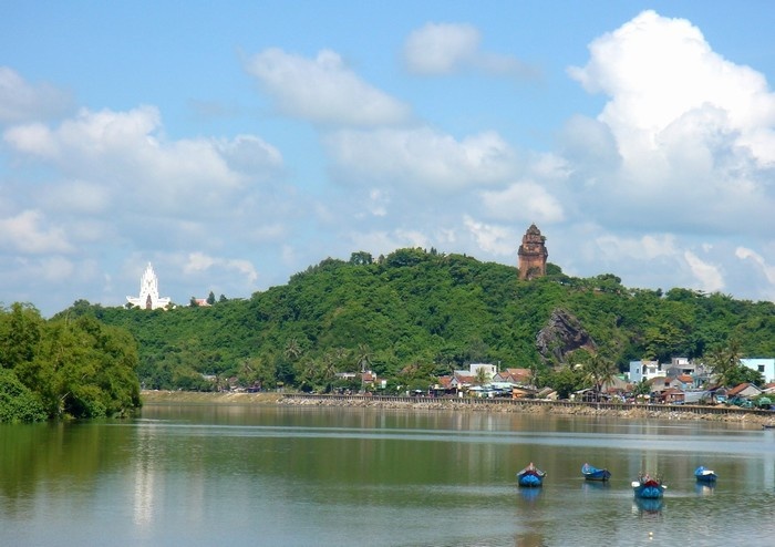 Núi Nhạn sông Đà - biểu tượng du lịch Phú Yên