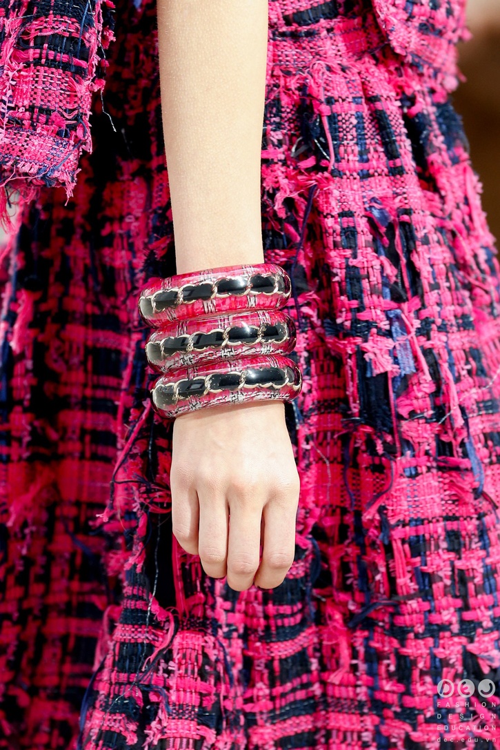 Thời trang cao cấp từ vải boucle trong BST Chanel spring 2014 3