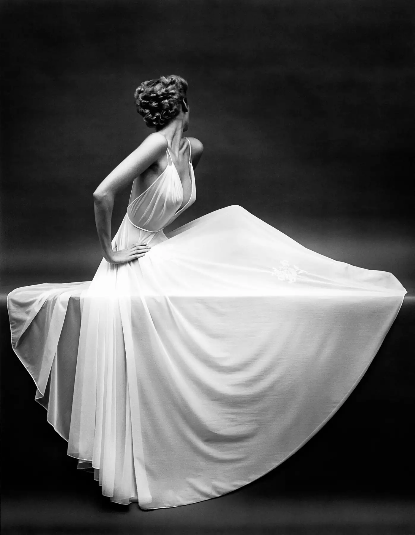 Những chiếc váy xuyên thấu năm 1950