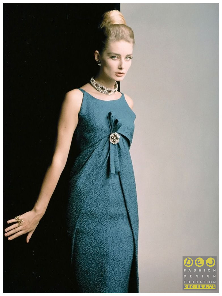Thiết kế váy empire kinh điển của nhà mẫu Dior năm 1962