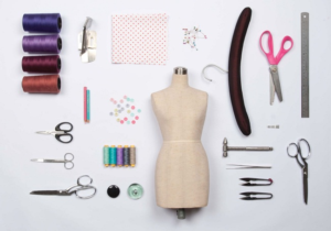 Các dụng cụ, nguyên vật liệu cơ bản và cần thiết để học cắt may tại nhà mà bạn cần chuẩn bị -cách may quần áo cơ bản
