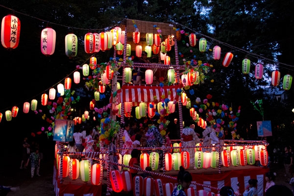 Những lồng đèn đầy màu sắc trong lễ hội