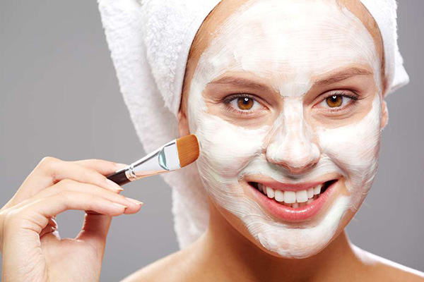 Mặt nạ sữa chua không đường mang đến hiệu quả rất tốt trong việc chăm sóc da mặt.