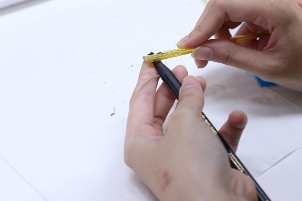 Chuối nhọn đầu bút chì sẽ giúp bạn dễ vẽ hơn.