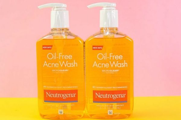 Neutrogena Oil-Free Acne Wash được chuyên gia da liễu khuyên dùng