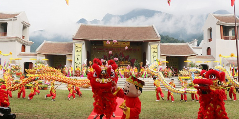 Lễ hội xuân Yên Tử là nơi quy tụ các hoạt động truyền thống đầy sắc màu. (Ảnh: Internet)