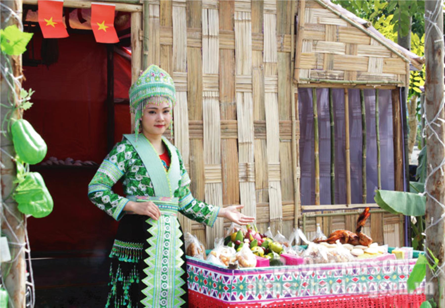 Trang phục của phụ nữ người H’mông Trắng tỉnh Lạng Sơn