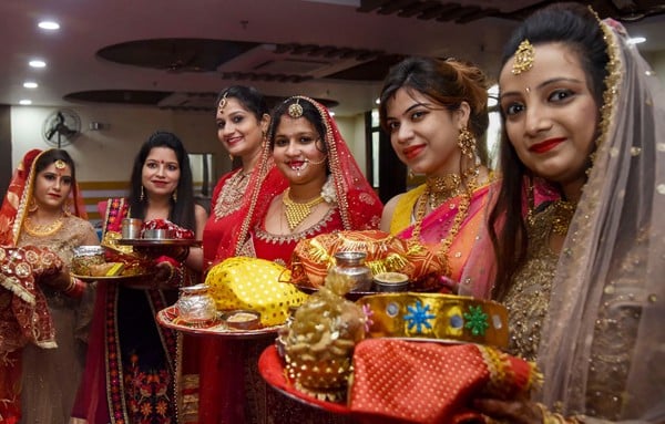 Karwa Chauth - Lễ hội dành cho phụ nữ theo đạo Hindu