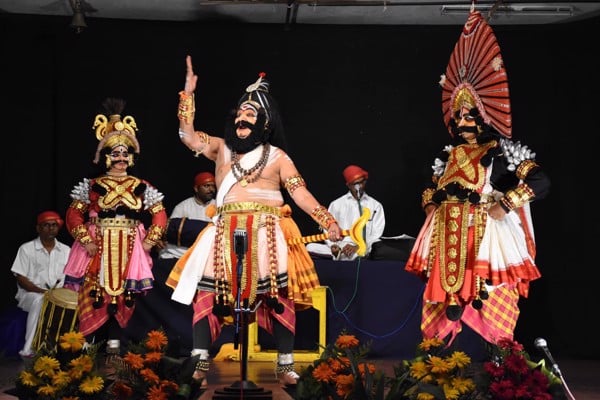 Moodalapaya là hình thức cũ của vũ điệu Yakshagana