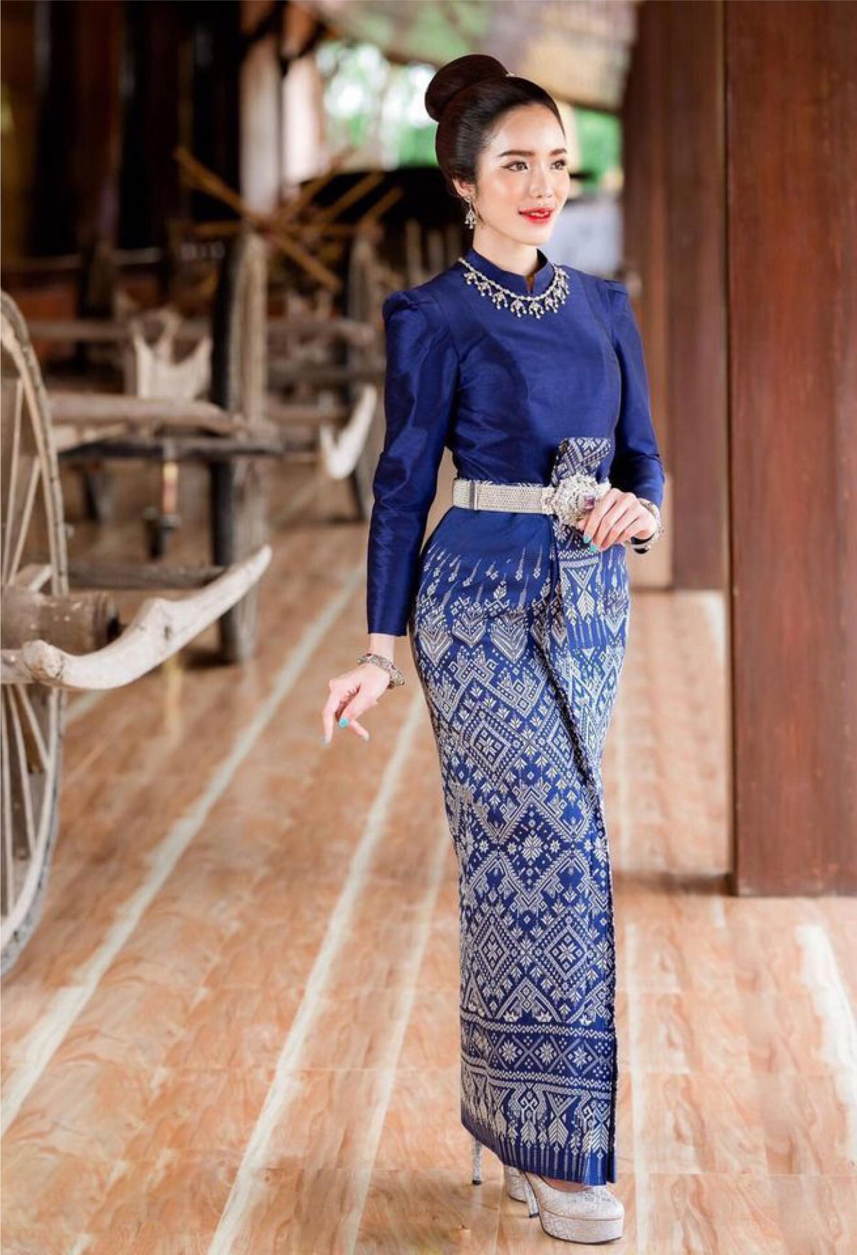 Chân Dung Người Phụ Nữ Nông Thôn Xinh Đẹp Thái Lan Mặc Váy Thái Lan Ở