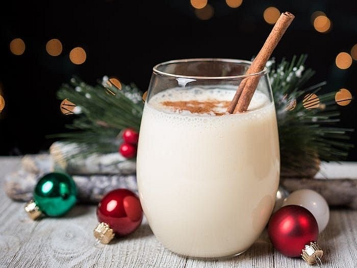 Uống Eggnog vào đêm dịp Giáng sinh sẽ giúp xua đi mùa Đông lạnh lẽo tại Mỹ. (Nguồn: Shutterstock)