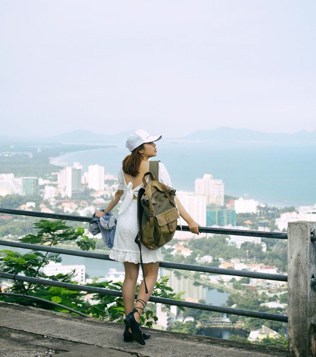 Ngắm nhìn cảnh thành phố, cảnh biển Vũng Tàu từ chân ngọn hải đăng 