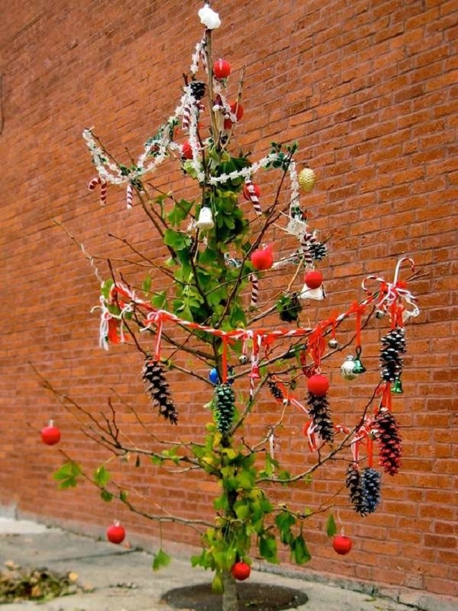 Những cây thông Noel xấu xí khiến dân mạng cười đau bụng - 8