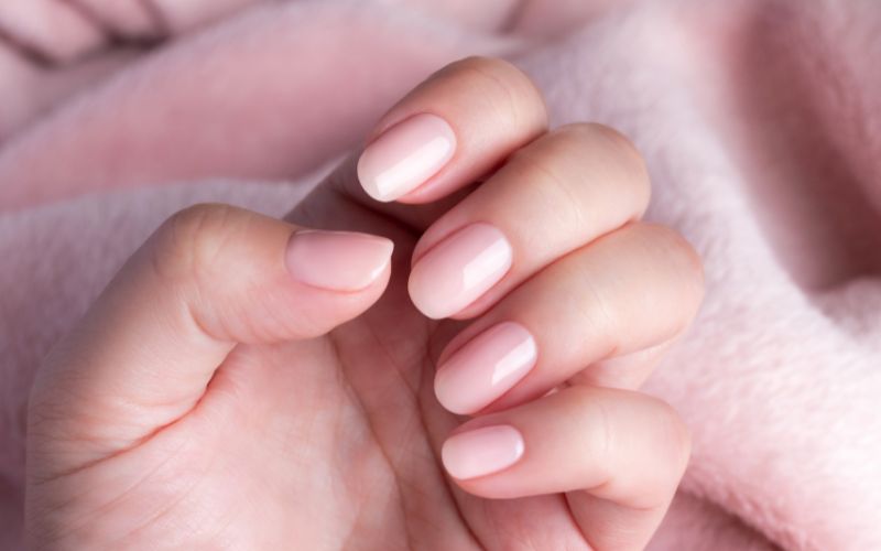 Những màu nail tôn da đẹp cho nàng da ngăm, da trắng hot nhất 2024 - META.vn