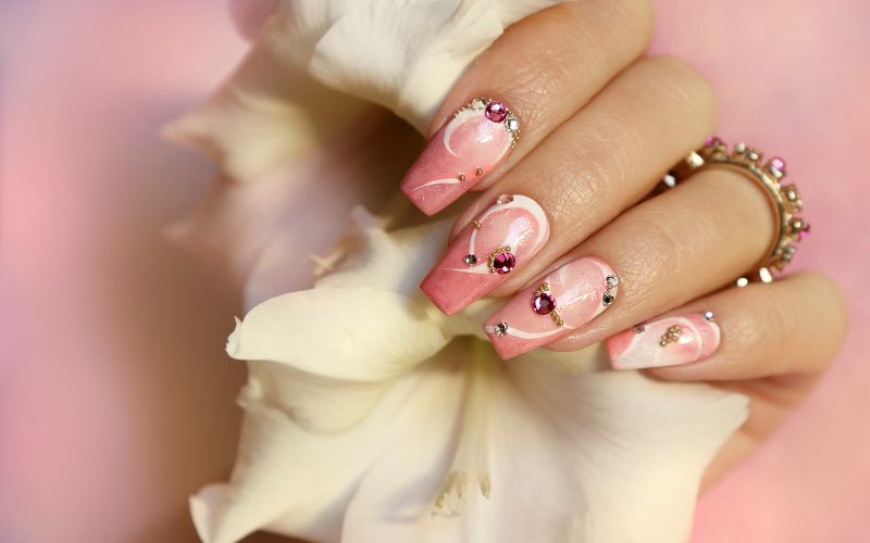 Màu nail Light Pink and Metallic cực trendy
