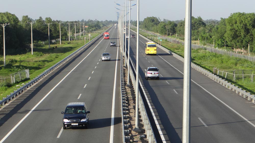Cung đường đi cao tốc Long Thành - Dầu Giây chỉ thích hợp cho du khách có ô tô cá nhân