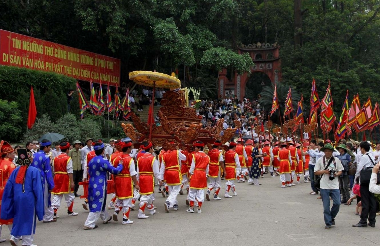 Nghi lễ dâng bánh chưng, bánh giày tại lễ hội Đền Hùng 2014.