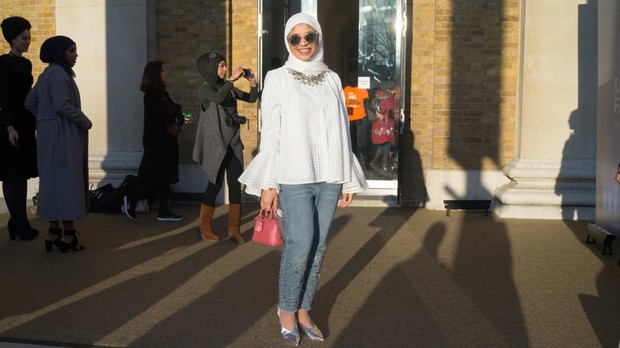 Nếu bạn thắc mắc phụ nữ Hồi giáo mặc gì đi dự Fashion Week, thì đây là giải đáp cho bạn - Ảnh 10.
