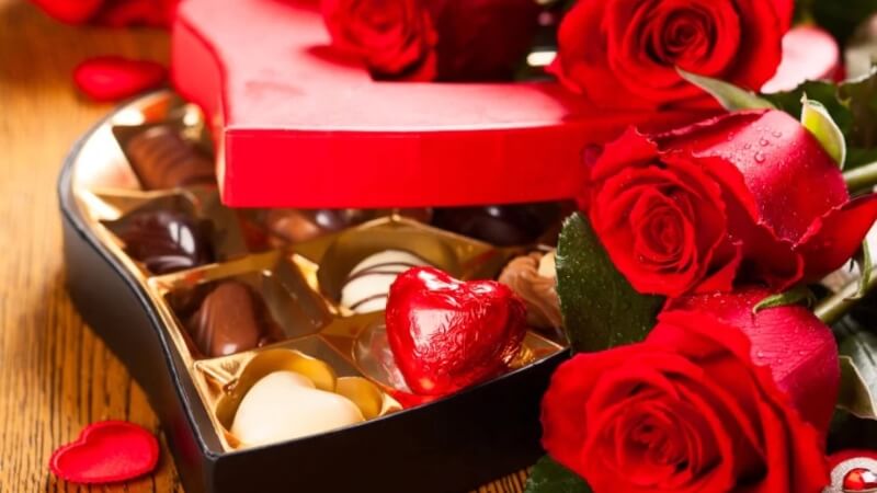 Có nên tặng hoa và socola vào ngày lễ tình nhân?
