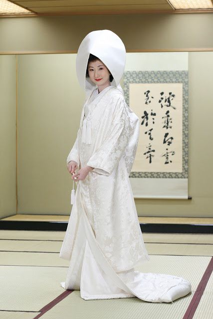 trang phục được các cô dâu xứ hoa anh đào sử dụng đó chính là Shiromaku Kimono