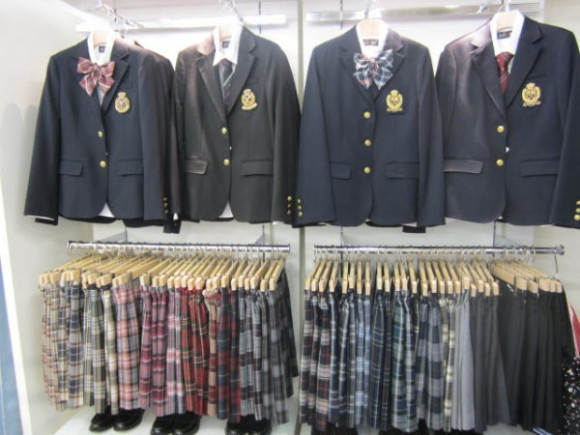 Easboy là một nhãn hiệu đồng phục học sinh nổi tiếng ở Nhật Bản