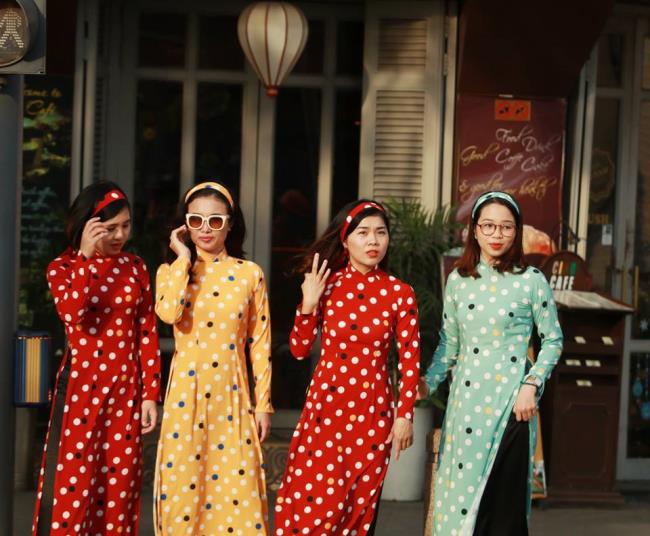 Áo dài phong cách cô ba Sài Gòn 'hot trend' 