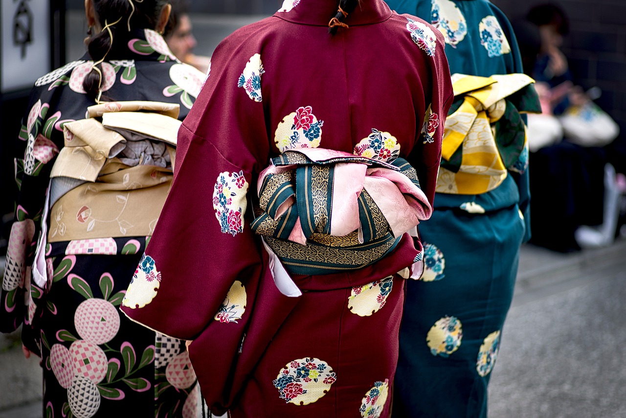 Tìm Hiểu Cội Nguồn Lịch Sử Và Ý Nghĩa Kimono Văn Hóa Nhật Bản
