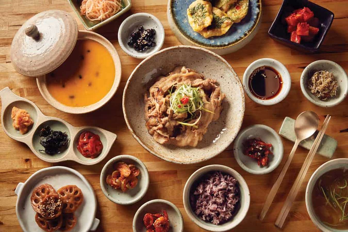 Bữa ăn Hàn Quốc sẽ không còn trọn vẹn nếu thiếu đi món kim chi quen thuộc