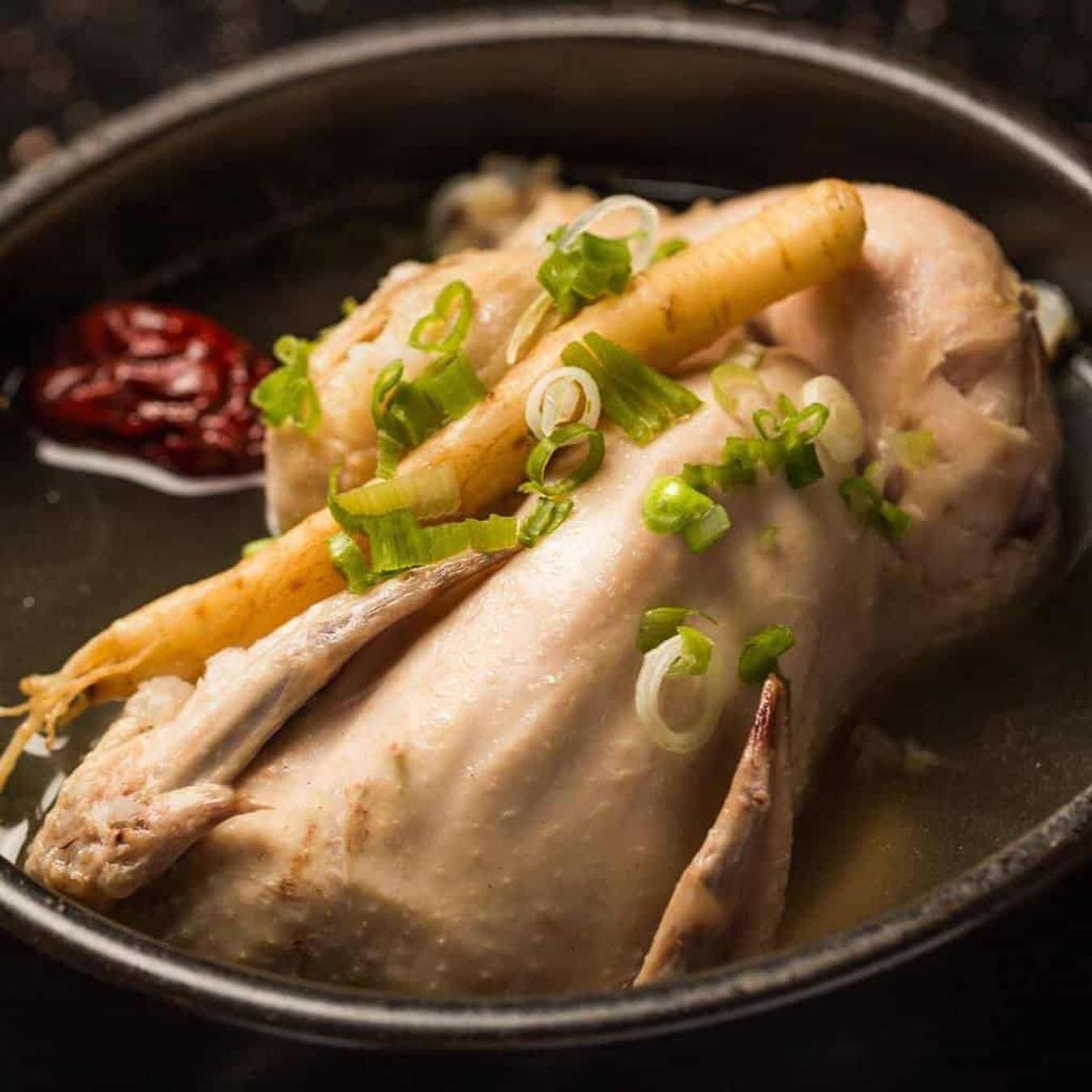 Samgyetang (gà hầm sâm) - món ngon Hàn Quốc
