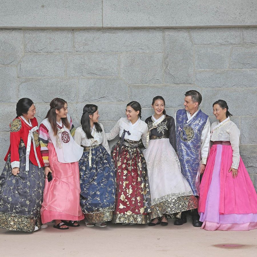 Tìm Hiểu Về Trang Phục Hanbok Cách Tân Nữ Xu Hướng Năm 2024.