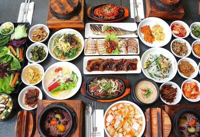 Mâm cơm hàng ngày của một gia đình Hàn Quốc.