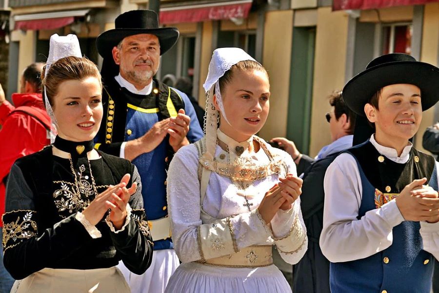 Trang phục truyền thống của Pháp ở thế kỷ 21
