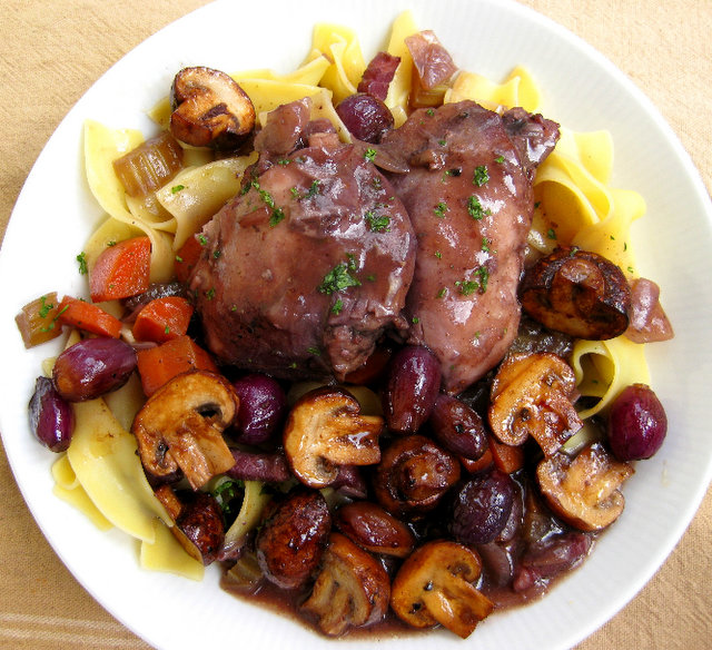 GÀ HẦM RƯỢU VANG – COQ AU VIN