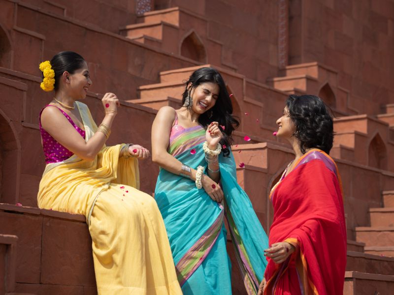 Sari là một trang phục truyền thống nổi tiếng của phụ nữ Ấn Độ có lịch sử lâu đời