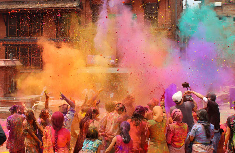Lễ hội Holi diễn ra vào tháng Ba đầy màu sắc