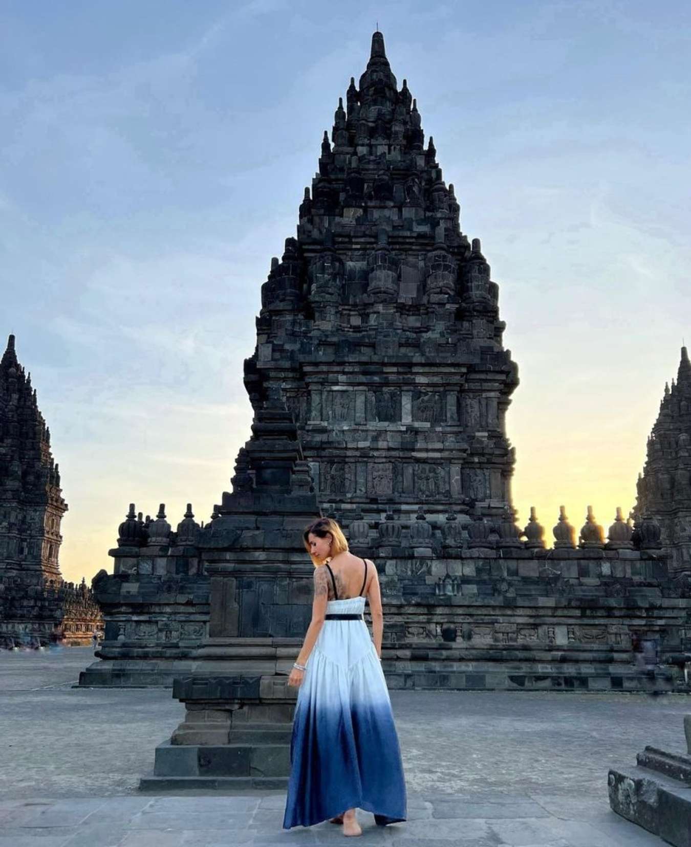 Đền Prambanan tại thành phố cổ Yogyakarta vĩ đại và huyền bí