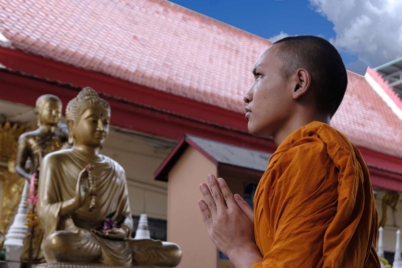 Thái Lan có nhiều tín ngưỡng và Phật Giáo chiếm ưu thế hơn