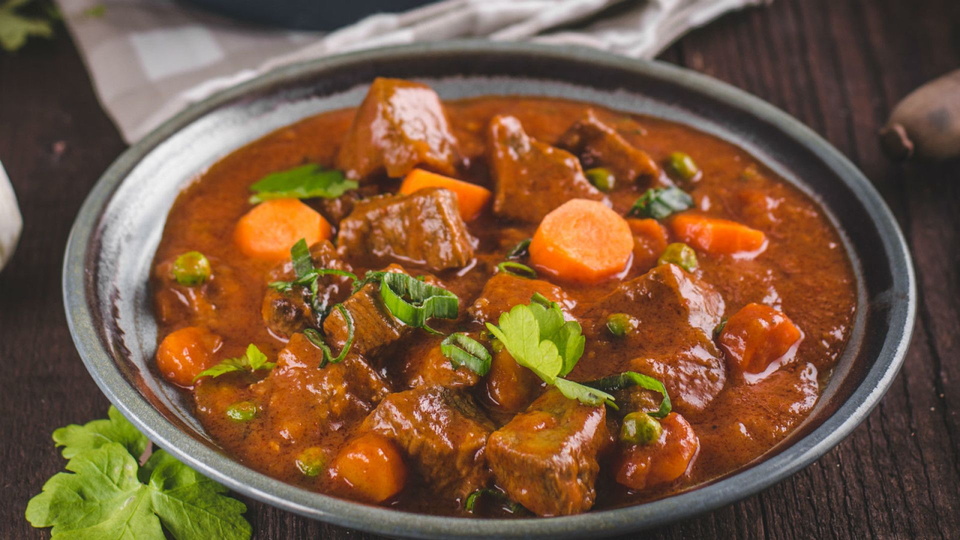 Guláš (goulash) - Món thịt hầm rau củ