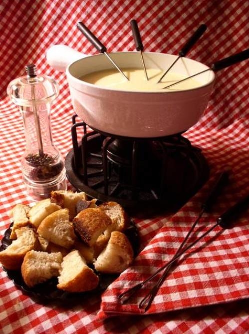 Cheese fondue – Lẩu phô mai-món ăn của Thụy Sĩ