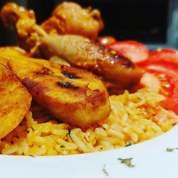 Cơm vàng với gà (Arroz Amarillo Con Pollo)