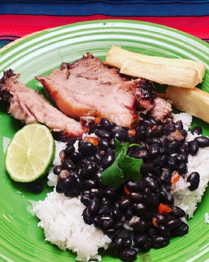 Gạo và Đậu đen (Arroz y Frijoles Negros)