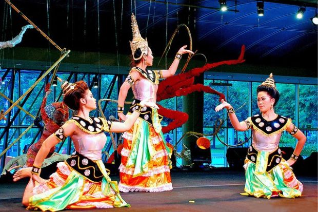 Những điệu múa Thái Lan thu hút du khách bởi nét duyên dáng, uyển chuyển