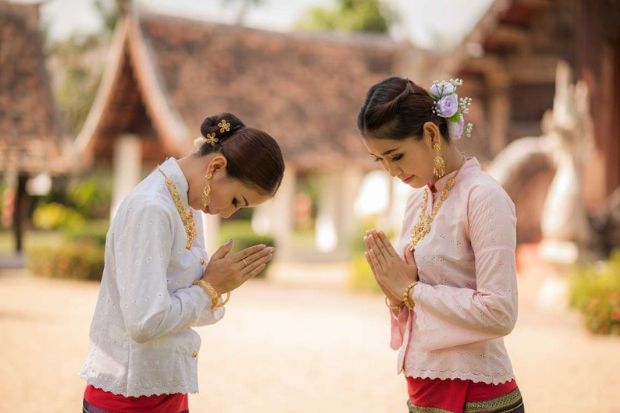 Trong cử chỉ chào hỏi của người Thái Lan, tỏ ra rất nhiều lòng chân thành