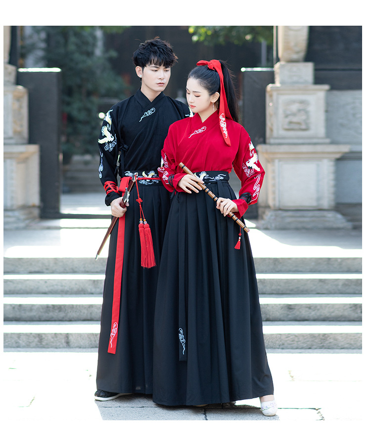 Hãy xem hình Hán phục cặp đôi để chiêm ngưỡng sự tinh tế và sang trọng của trang phục truyền thống Trung Hoa. Những chi tiết may mắn, màu sắc tươi sáng và kiểu dáng độc đáo chắc chắn sẽ làm bạn bị mê hoặc.